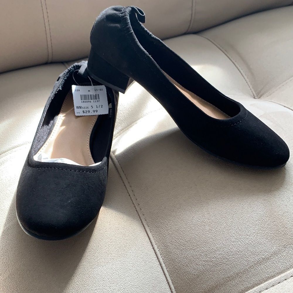 Women’s black suede-like small-heeled shoes